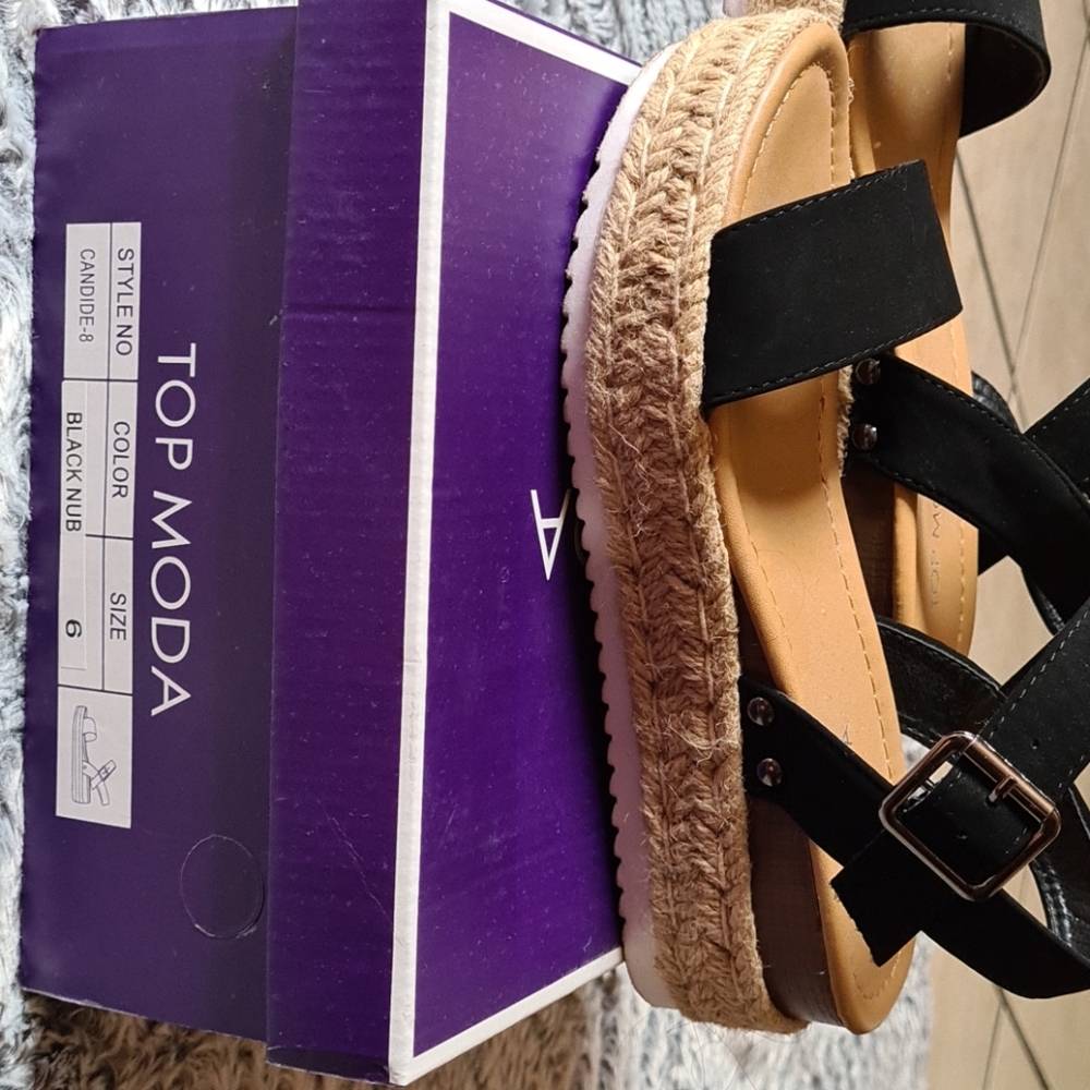 Sandals - Picture 2 of 6